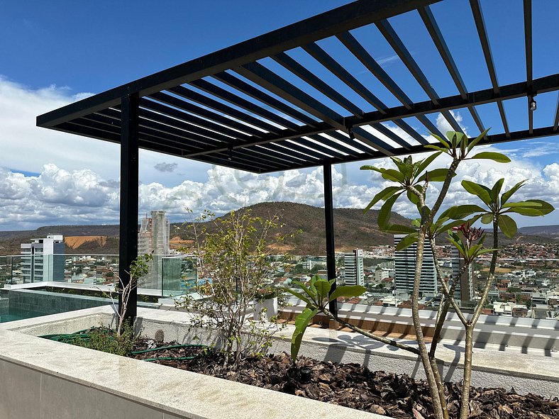 Piscina com vista da cidade