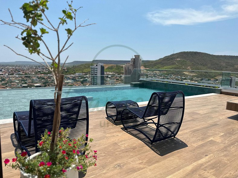 Piscina com vista da cidade