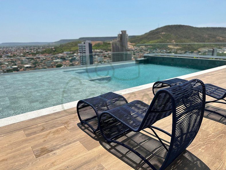 Piscina com vista da cidade