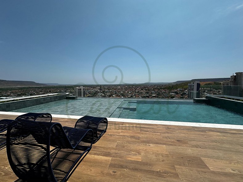 Piscina com vista da cidade